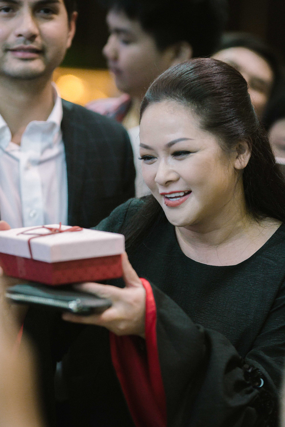 Như Quỳnh về nước giữa đêm, được fan chào đón nồng nhiệt